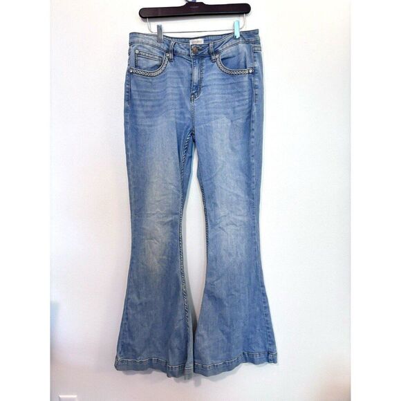Shyanne Flare Leg Embroidered Jeans Rhinestone Accents Size 33W 34L - Picture 1 of 9
